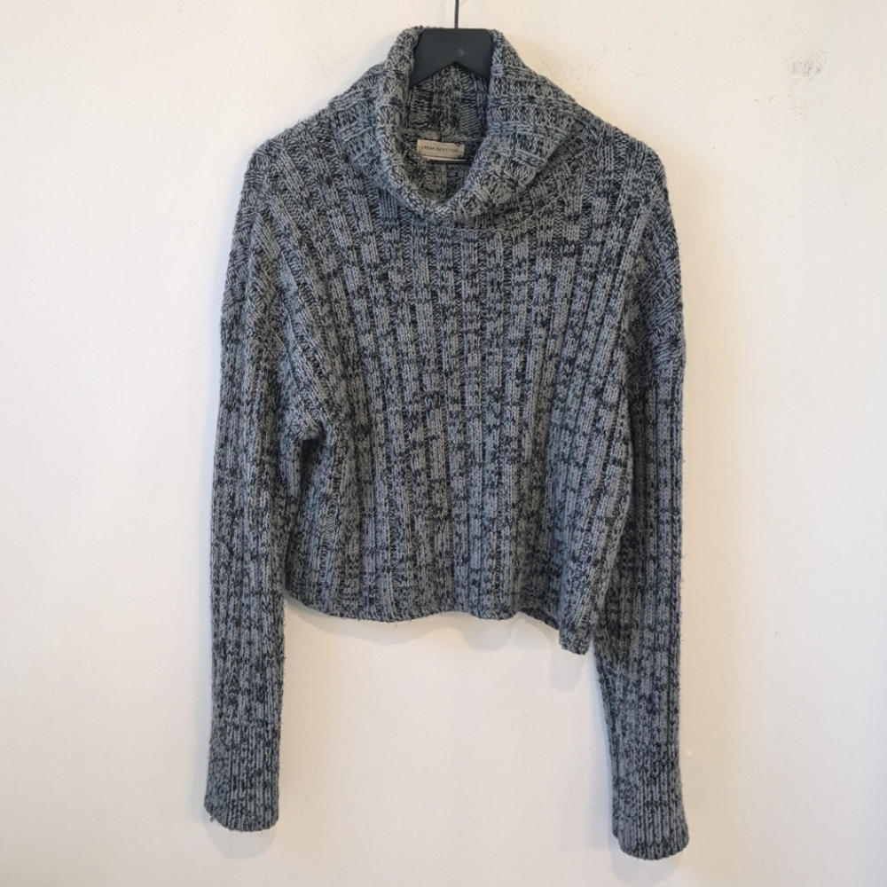 Urban Outfitters Women's Grey Chunky Ribbed Cropped Turtleneck Sweater L